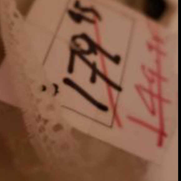 Gorgeous dressy top fits small - Picture 2 of 3